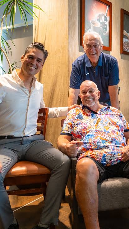 Dr. Francisco del Toro with patients in Puerto Vallarta